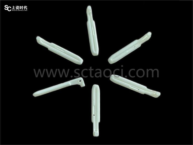 Ceramic forceps for cardiac scalpel